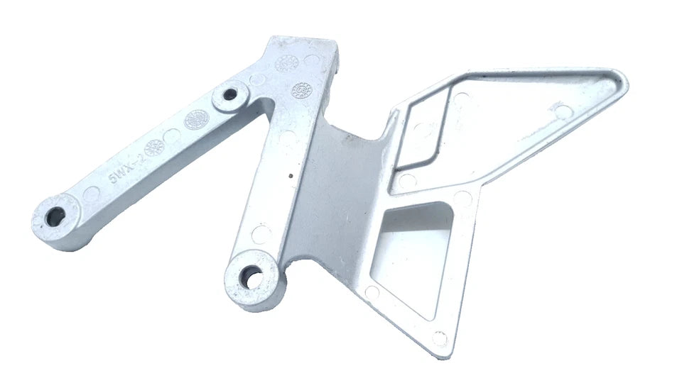 Repose-pied avant droit 2-2 Yamaha TZR 50 2008 n°4 Réf : 5WXF744200LK