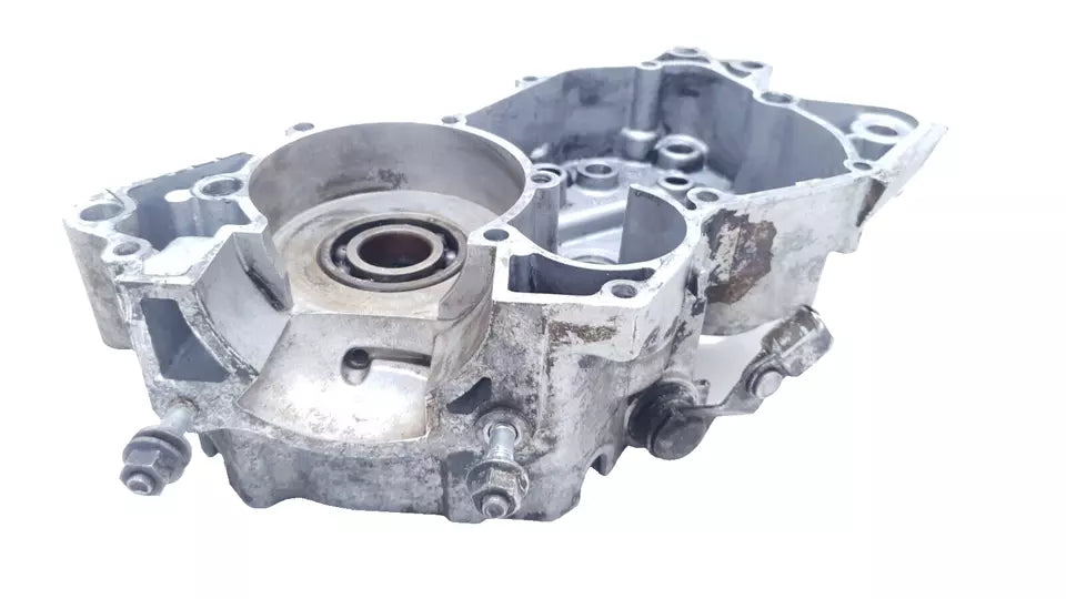 Carter moteur central gauche Yamaha DT125LC 1987 n°18 Réf : 10V-15111-01-00