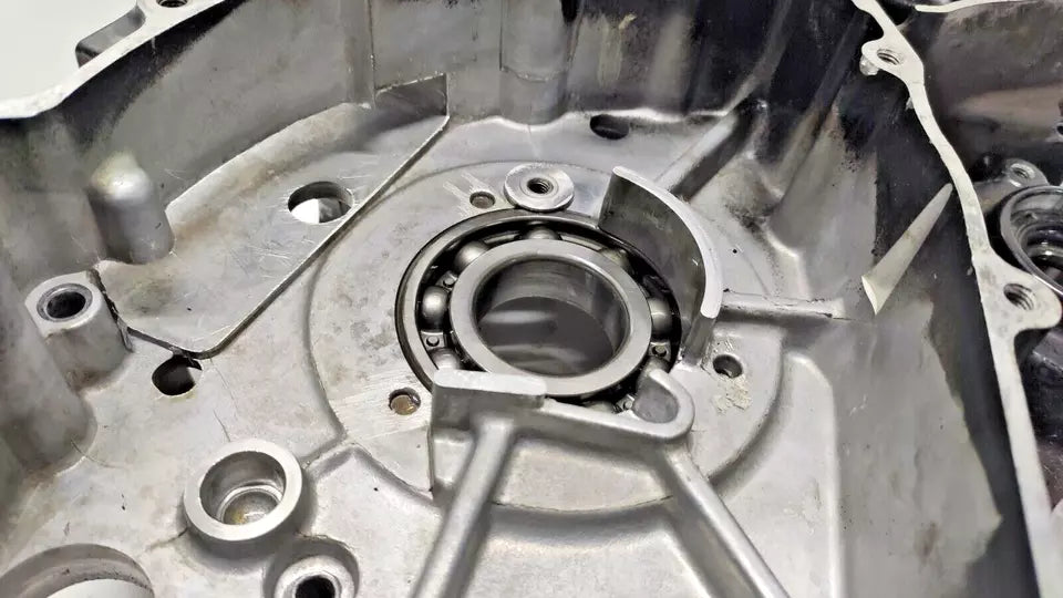 Carter moteur central gauche Hyosung Comet GT 125 2011