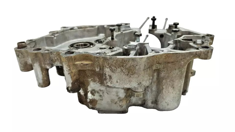 Carter moteur central gauche Honda CM 125 T 1978-1981 n°3 Réf : 11200-399-000