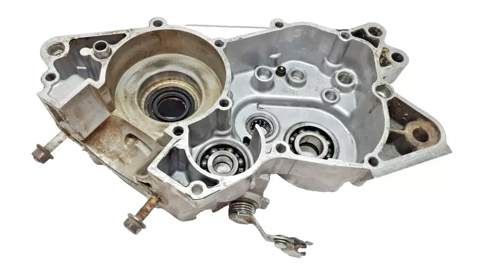 Carter moteur central gauche Yamaha DT125LC 1987 n°9 Réf : 10V-15111-01-00