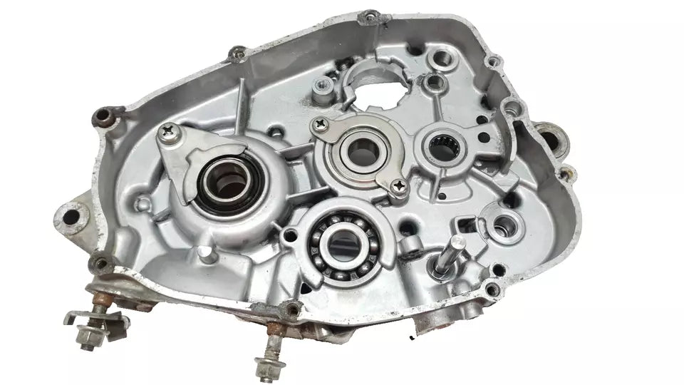 Carter moteur central droit Yamaha DT125LC 1987 n°9 Réf : 10V-15121-02-00