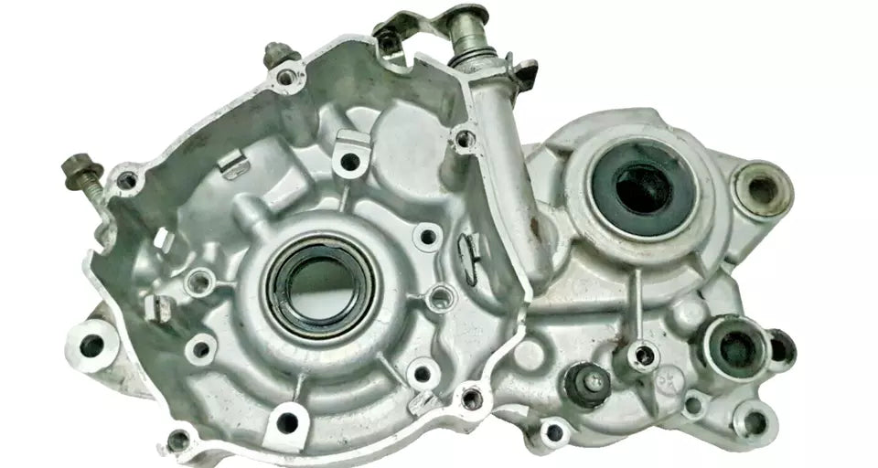 Carter moteur central gauche Yamaha DT125LC 1987 n°2 Réf : 10V-15111-01-00