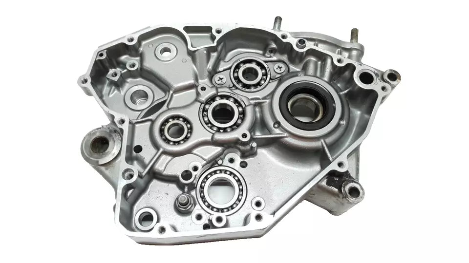 Carter moteur central droit Suzuki TSR 125 1994 Réf : 11300-03D00-000