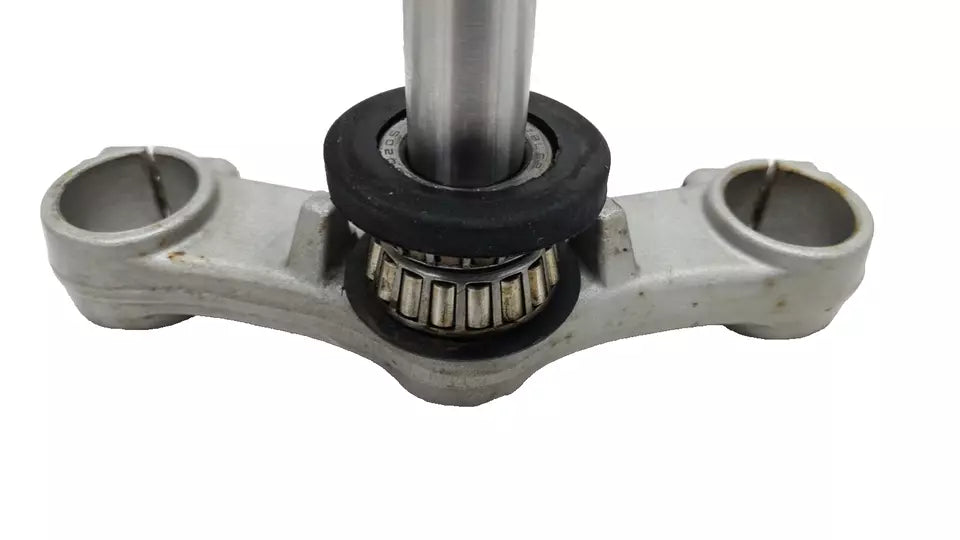 Té de fourche inférieur Yamaha XT125R 2005 Réf : 3D6-F2403-00-00