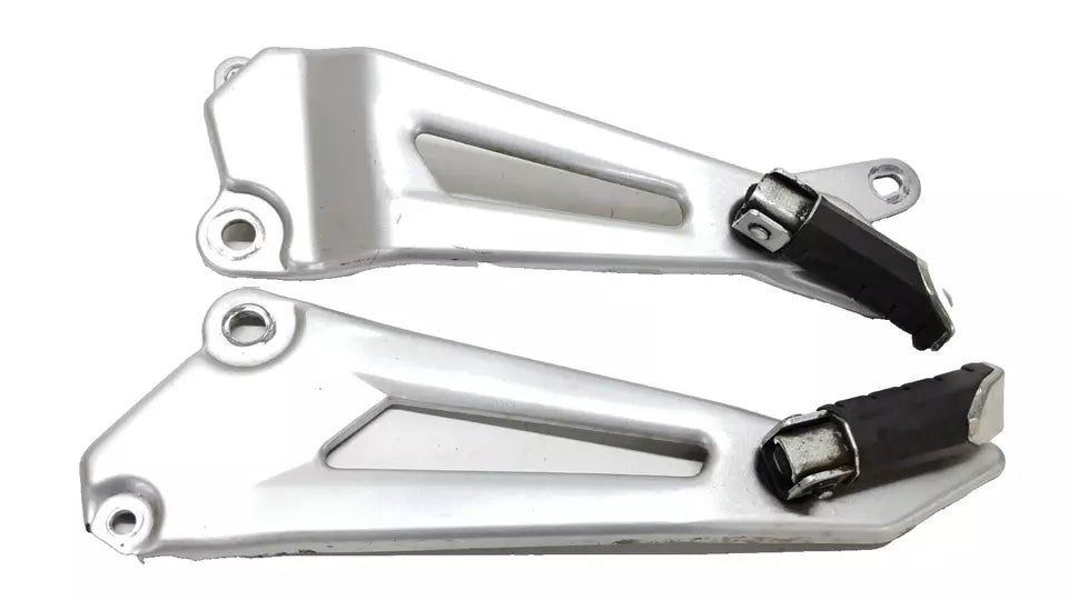 Cales pieds arrière Yamaha YBR 125 2011 Réf : 5VL-F7452-00