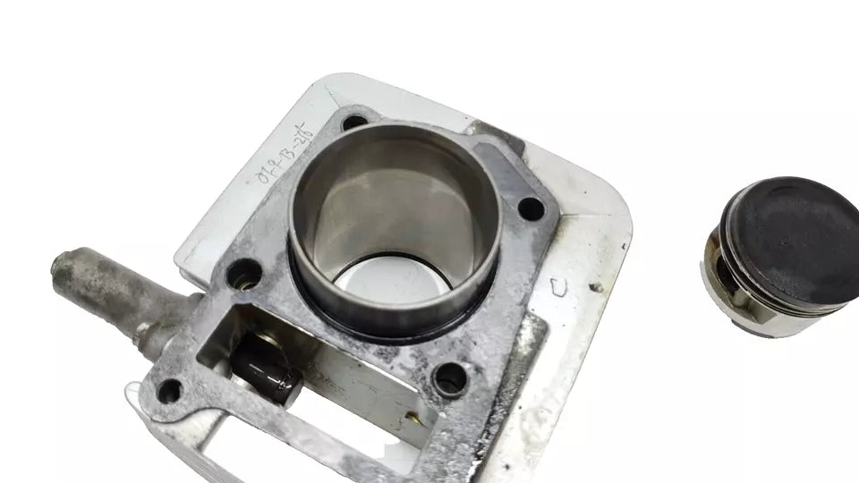 Cylindre & piston 54mm Yamaha XT125X 2008 n°2 Réf : 5VLE13101000