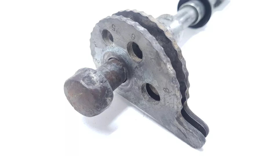 Axe de roue arrière Yamaha DT125LC 1987 n°18 Réf 37F-25381-00-00