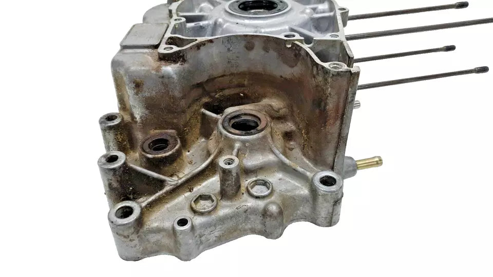 Carter moteur central gauche Honda CM 125 T 1978-1981 Réf : 11200-399-000