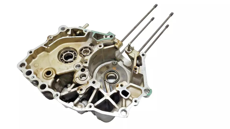 Carter moteur central G Honda CM 125 Custom 1997 Réf : 11200-KC2-770
