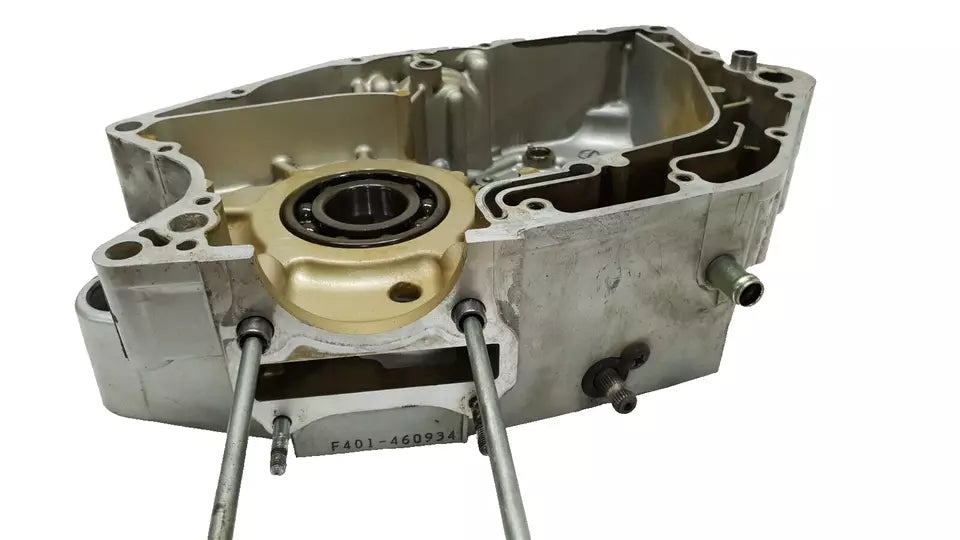 Carter moteur central gauche Suzuki GN 125 2001 Réf: 11300-05303-000