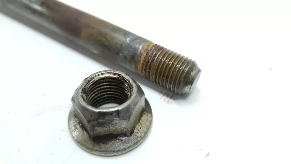 Axe de bras oscillant Yamaha DT125LC 1987 n°2 Réf: 34X-22141-00-00