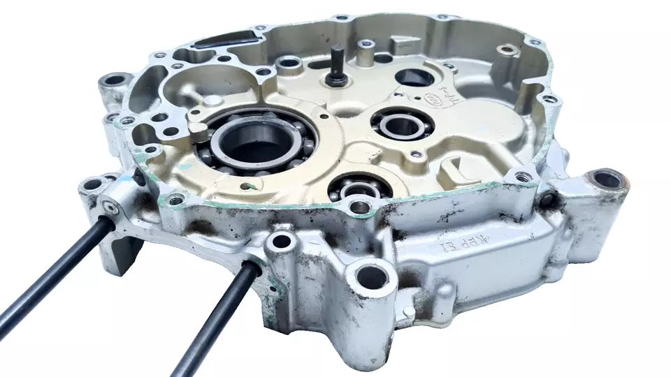 carter moteur central droit Honda CBR 125 2004 n°2 Réf : 11100-KPP-860