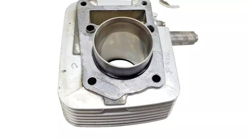 Cylindre & piston 54mm Yamaha XT125X 2008 n°2 Réf : 5VLE13101000