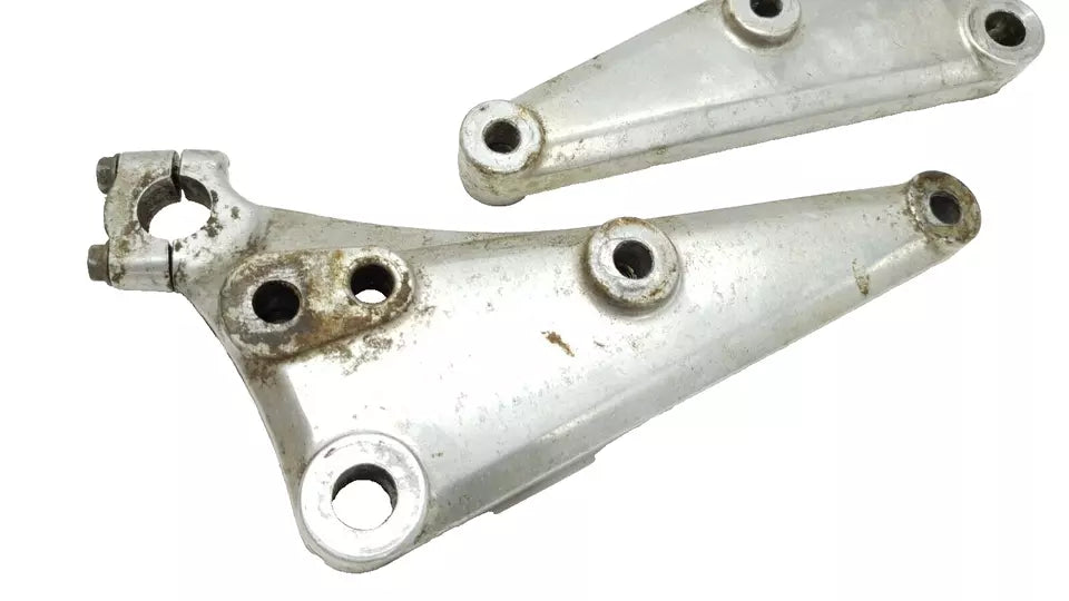 Support de reposes pieds Honda CB125T 1978 Réf : 50610-399-000
