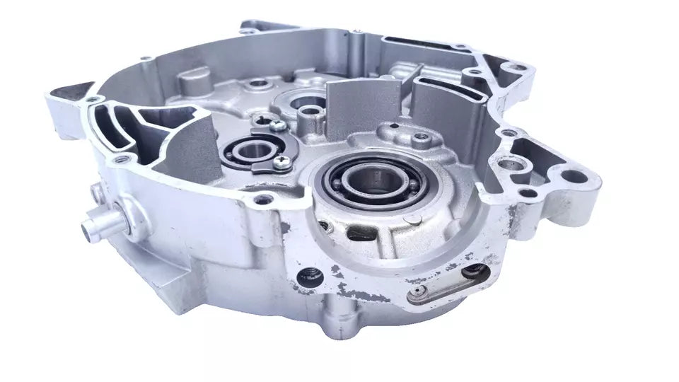 Carter moteur central droit Yamaha YBR 125 2009 Réf : 5VL-W1510-11