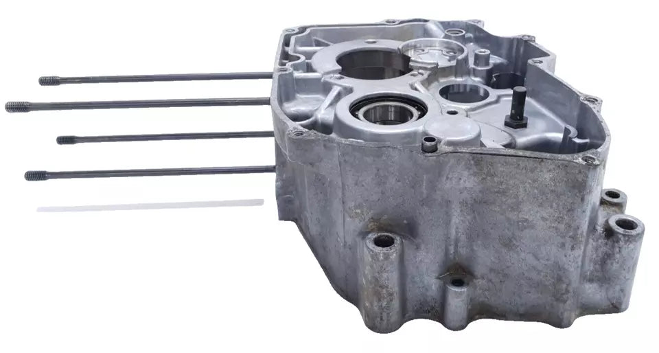Carter moteur central droit Honda CB 125 T 1980 n°2 Réf : 11100-399-000