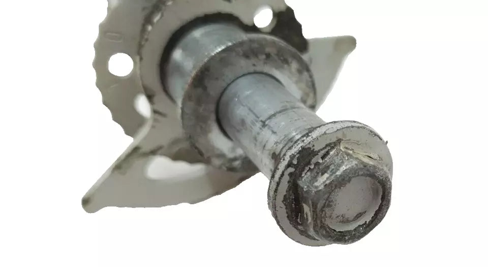 Axe de roue arrière Suzuki TSR 125 1994 Réf : 64711-03D00-000