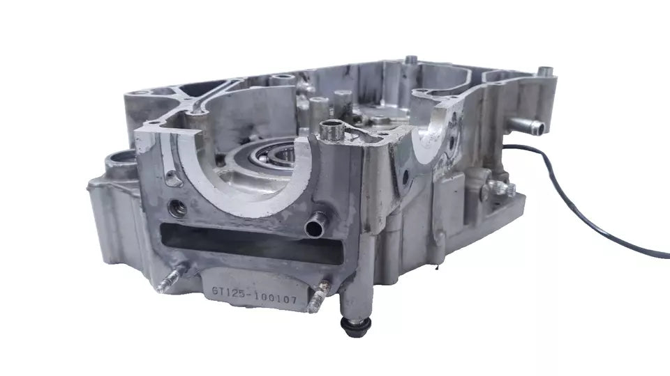 Carter moteur central gauche Hyosung Comet GT 125 2005