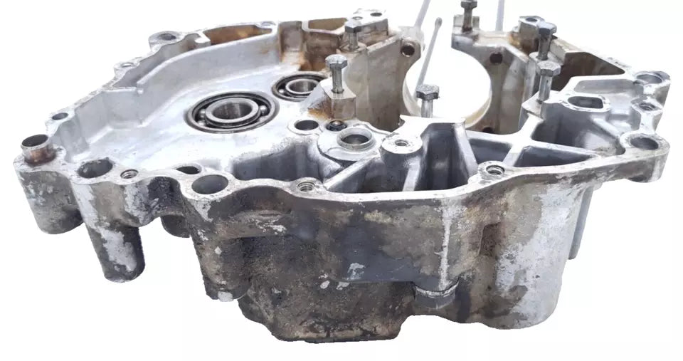 Carter moteur central gauche Honda CM 125 T 1978 n°4 Réf : 11200-399-000