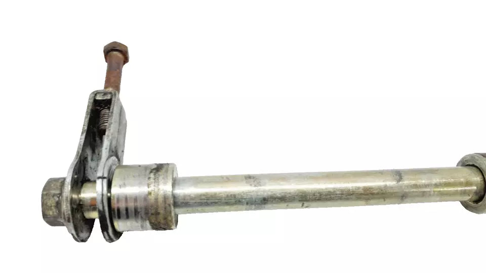 Axe de roue arrière Yamaha YBR 125 2006 Réf : 5VLF53810100