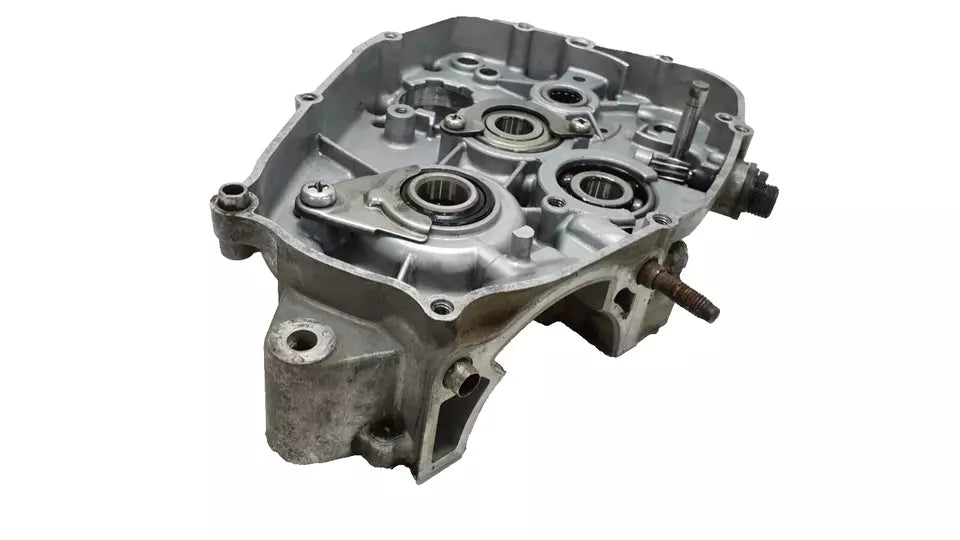 Carter moteur central droit Yamaha DT125LC 1987 n°6 Réf : 10V-15121-02-00