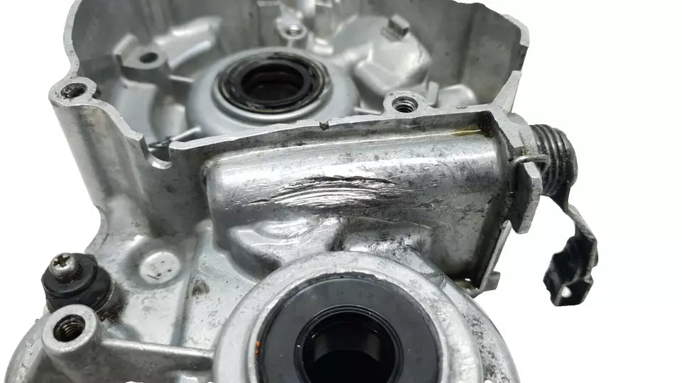 Carter moteur central gauche Yamaha DT125LC 1987 n°10 Réf : 10V-15111-01-00