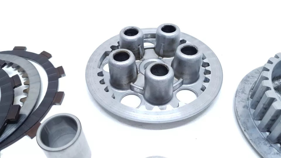 Embrayage incomplet Suzuki 125 DR 1985 n°2 Réf : 21200-44813-000