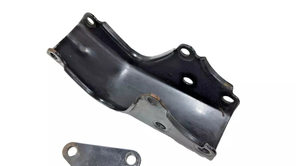Supports moteur Yamaha YBR 125 2006 Réf : 5VLF13160100