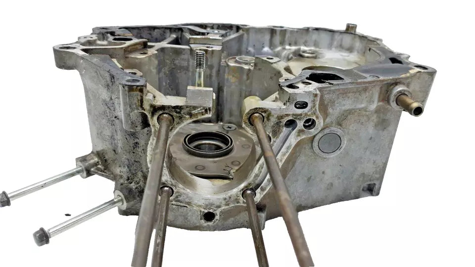 Carter moteur central G Honda CM 125 Custom 1987 Réf : 11200-KC2-000