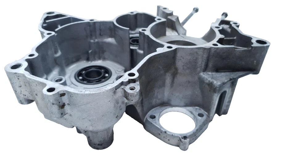 Carter moteur central gauche Yamaha TZR 50 2008 n°3 Réf : 5WXE51501000