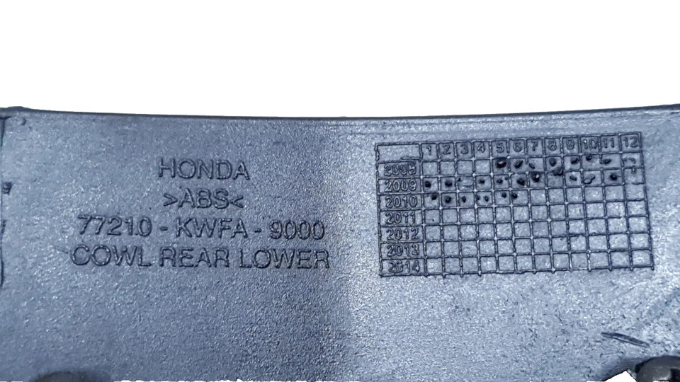 Coque arrière basse Honda CBF 125 2010 Réf : 77210-KWF-900ZF
