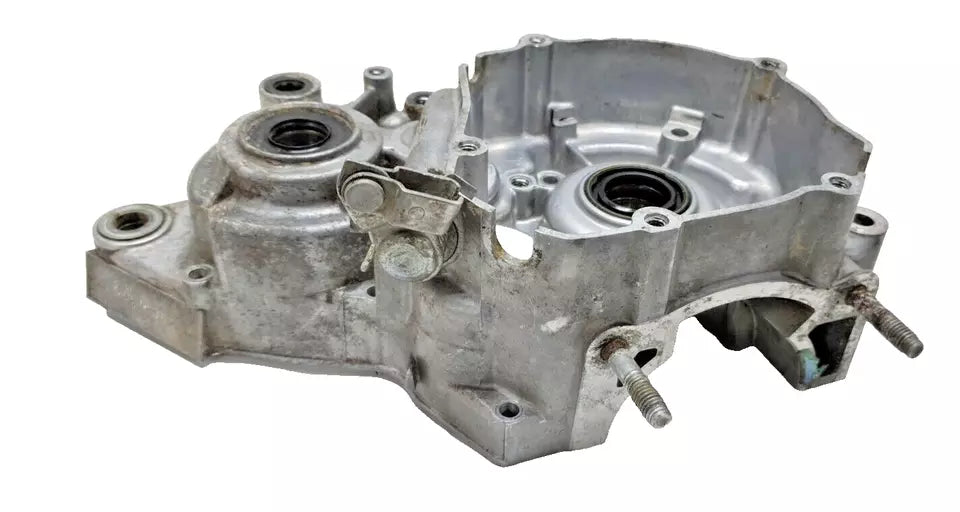 Carter moteur central gauche Yamaha DT125LC 1986 Réf : 10V-15111-01-00