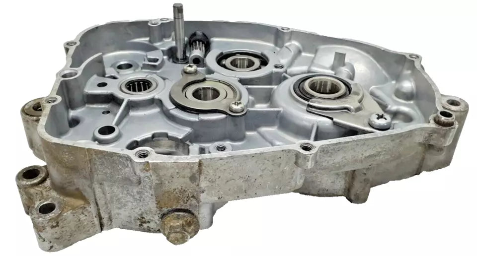 Carter moteur central droit Yamaha DT125LC 1987 n°6 Réf : 10V-15121-02-00