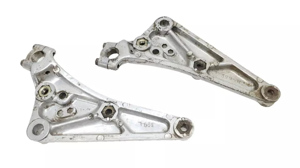 Support de reposes pieds Honda CB125T 1978 n°2 Réf : 50610-399-000