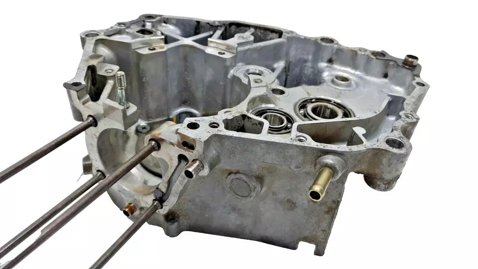 Carter moteur central gauche Honda CM 125 T 1978-1981 Réf : 11200-399-000