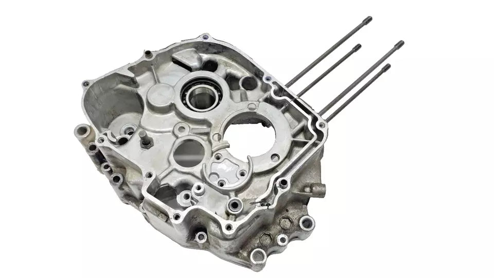 Carter moteur central droit Honda CM 125 T 1978-1981 N°2 Réf : 11100-399-000