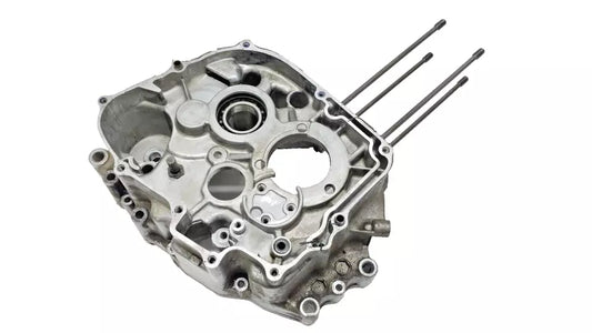 Carter moteur central droit Honda CM 125 T 1978-1981 N°2 Réf : 11100-399-000