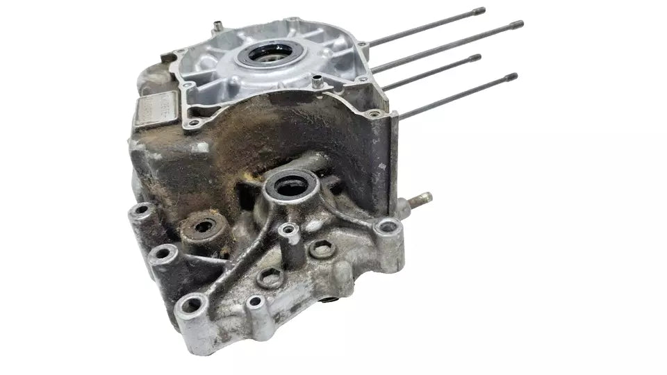 Carter moteur central gauche Honda CM 125 T 1978-1981 N°2 Réf : 11200-399-000