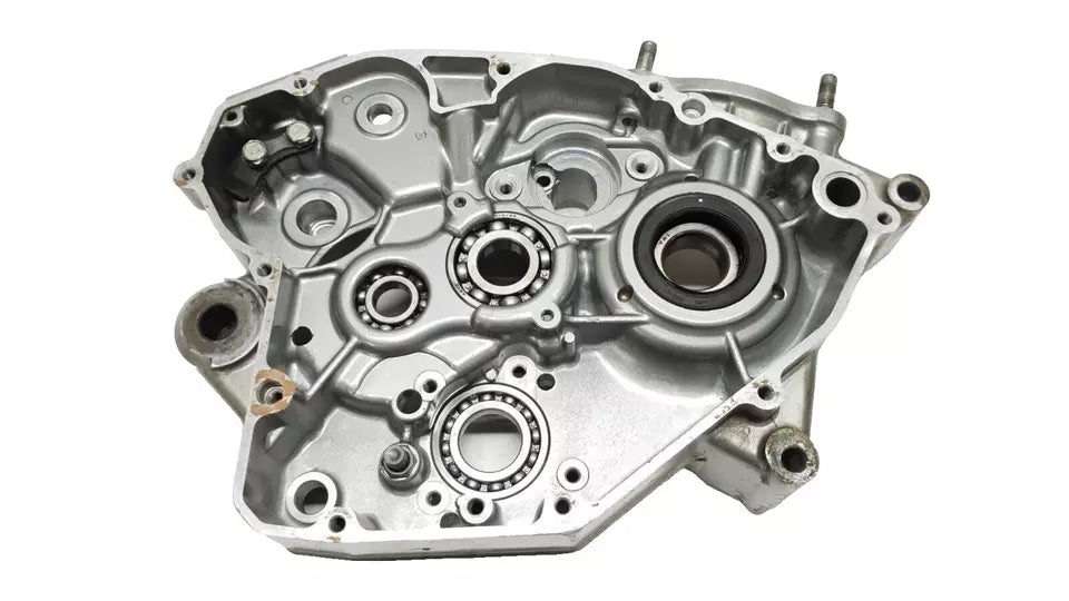 Carter moteur central droit Suzuki TSR 125 1990 Réf : 11300-03D00-000