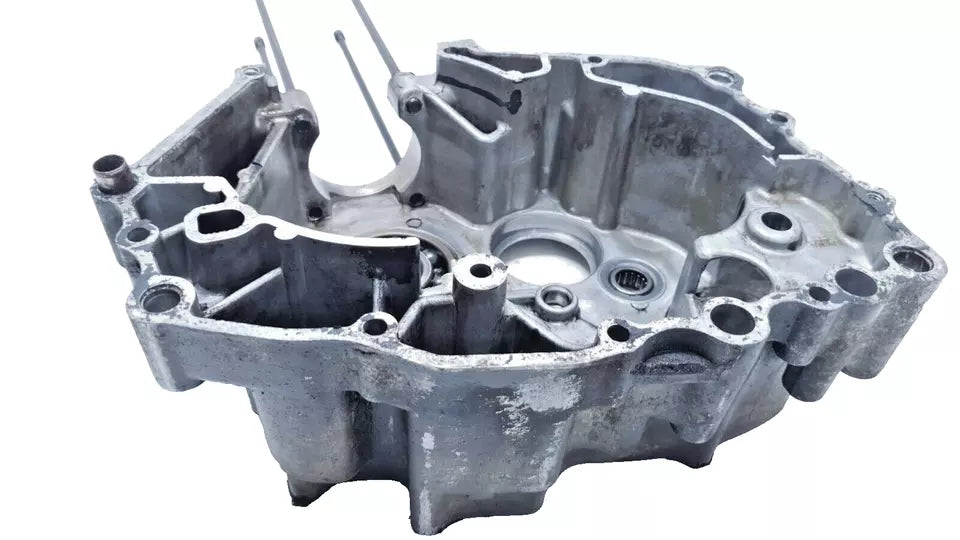 Carter moteur central droit Honda CM 125 T 1981 Réf : 11100-399-000