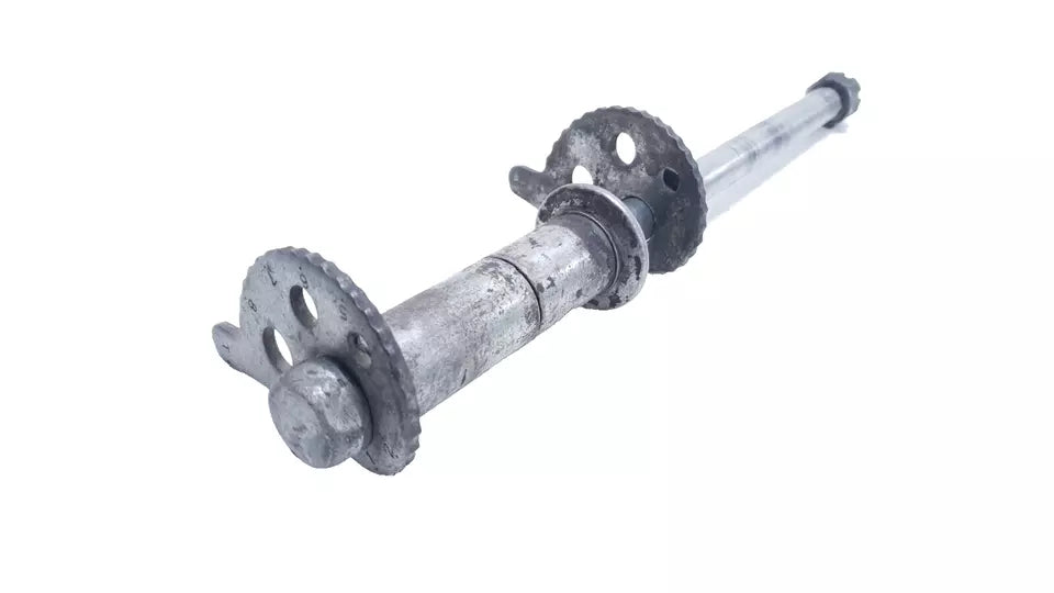 Axe de roue arrière Yamaha DT125LC 1987 n°16 Réf 37F-25381-00-00