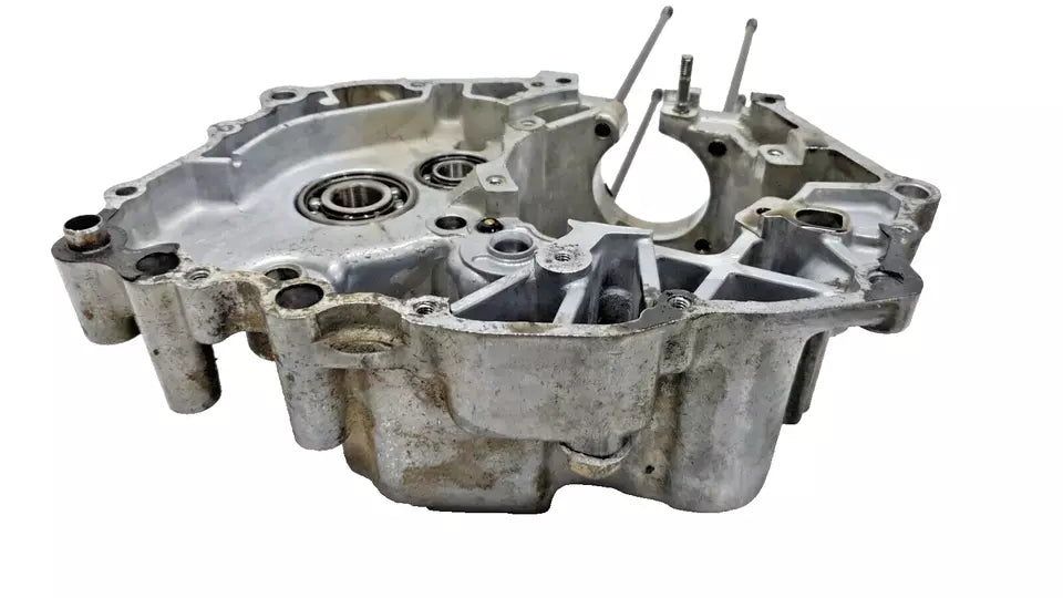 Carter moteur central gauche Honda CM 125 T 1978-1981 Réf : 11200-399-000