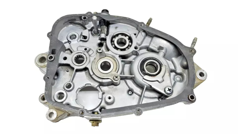 Carter moteur central droit Yamaha DT125LC 1987 n°5 Réf : 10V-15121-02-00