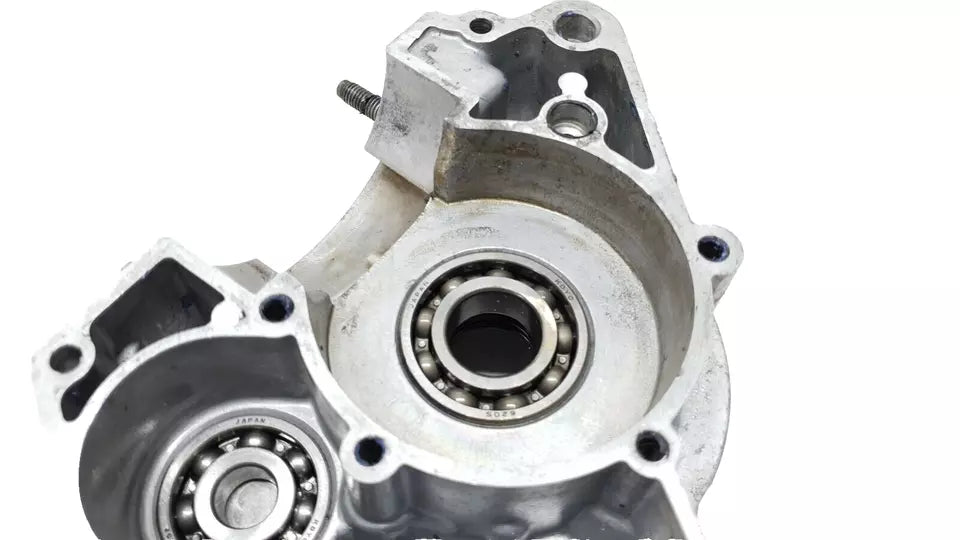 Carter moteur central gauche Yamaha DT125LC 1987 n°3 Réf : 10V-15111-01-00