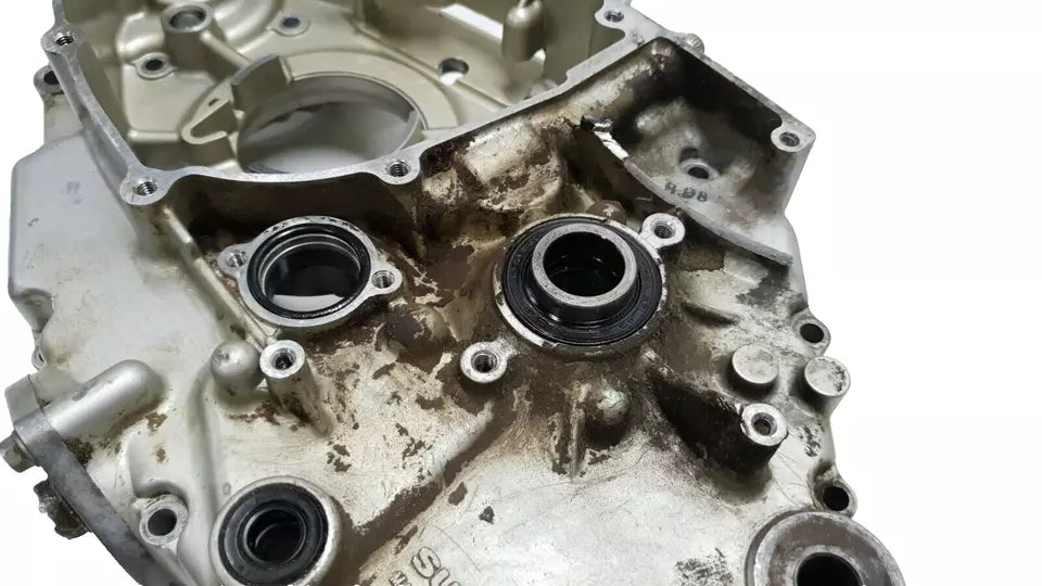 Carter moteur central gauche Suzuki GN125 1982-2001 Réf : 11300-05305-000