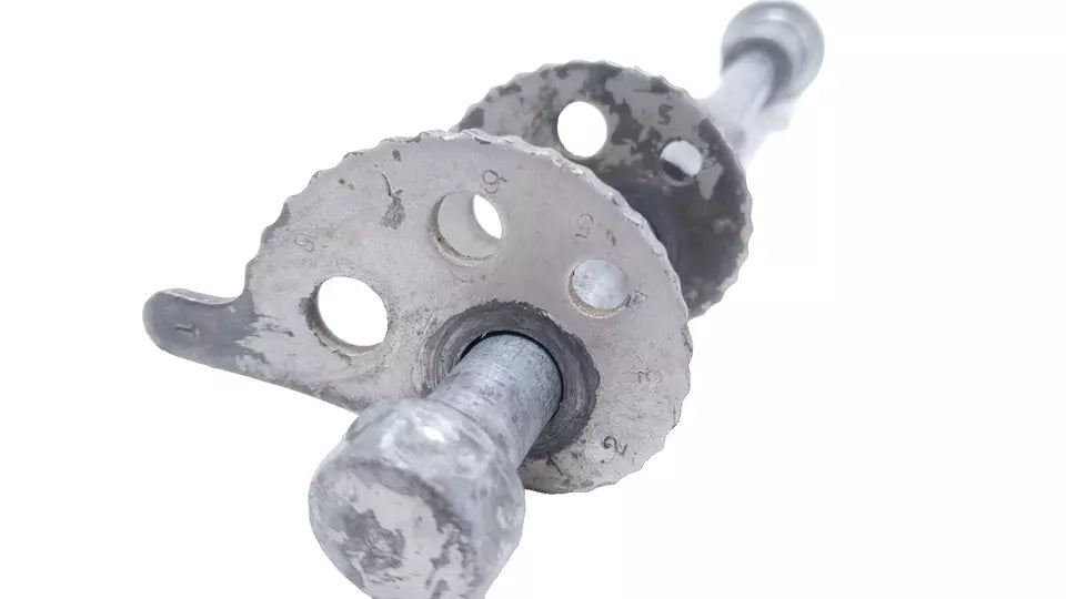 Axe de roue arrière Yamaha DT125LC 1987 n°15 Réf 37F-25381-00-00