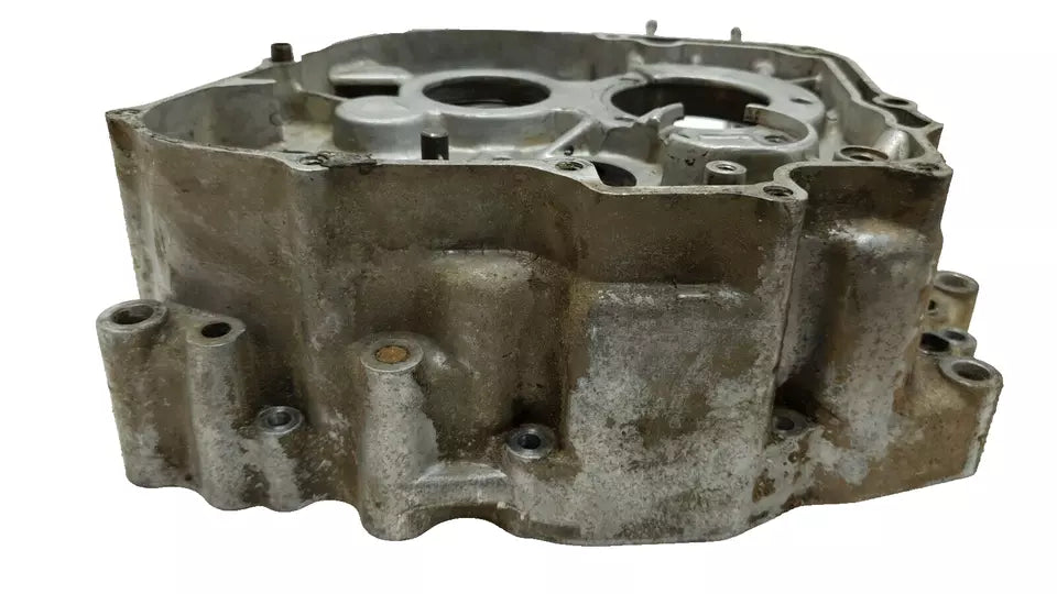 Carter moteur central droit Honda CB125T 1978 Réf : 11100-399-000