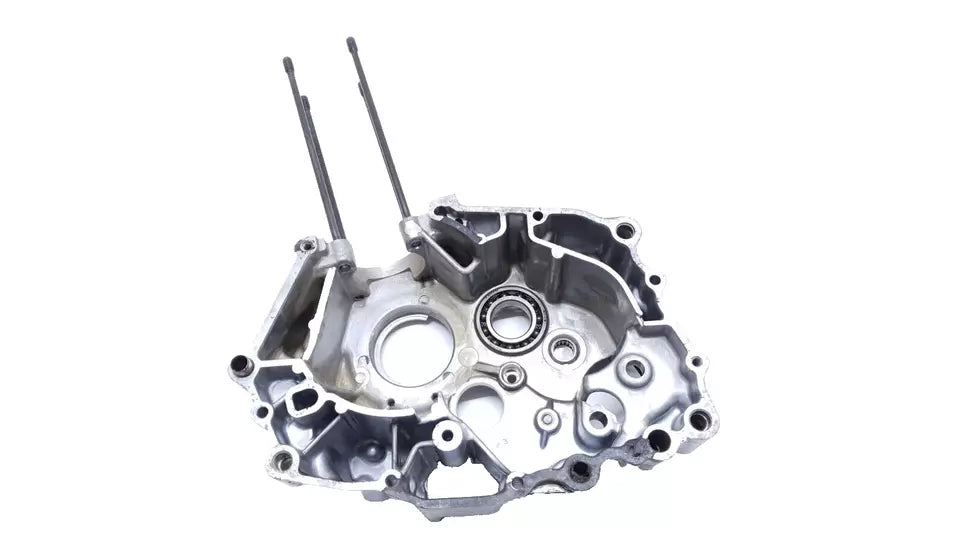 Carter moteur central droit Honda CB 125 T 1980 n°2 Réf : 11100-399-000