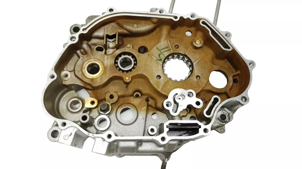 Carter moteur central droit Honda CBF 125 2012 Réf : 11100-KWF-920